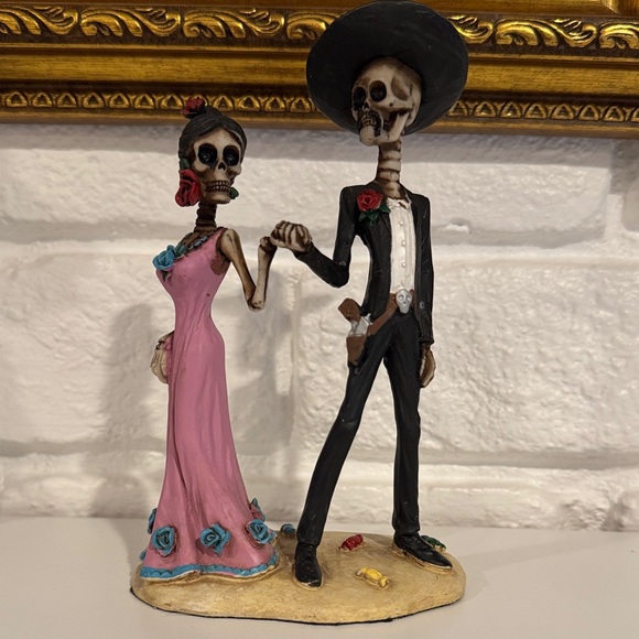Summit Collection | Holiday | Summit Skeleton Couple Holding Hands ...